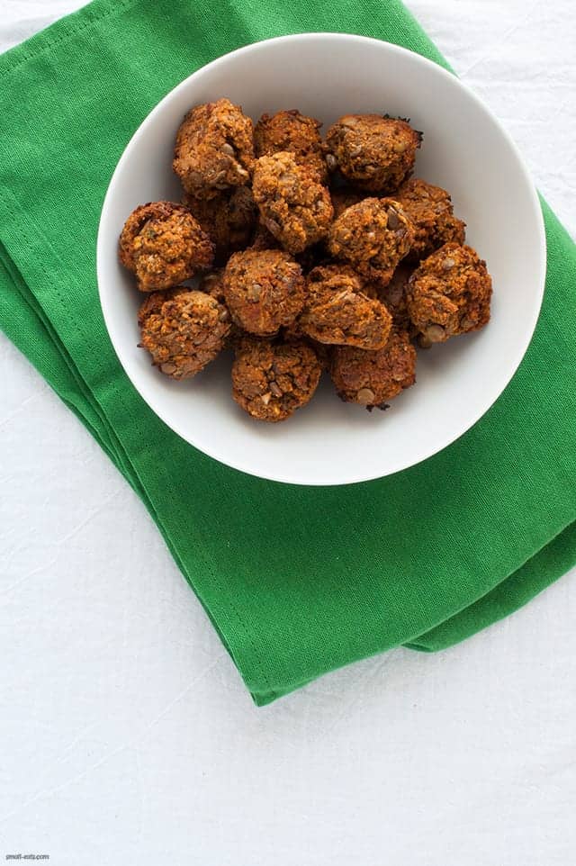 Make a meatless meatball with these Lentil Vegetarian Meatballs for your next meal. | Lentil Vegetarian Meatballs from small-eats.com