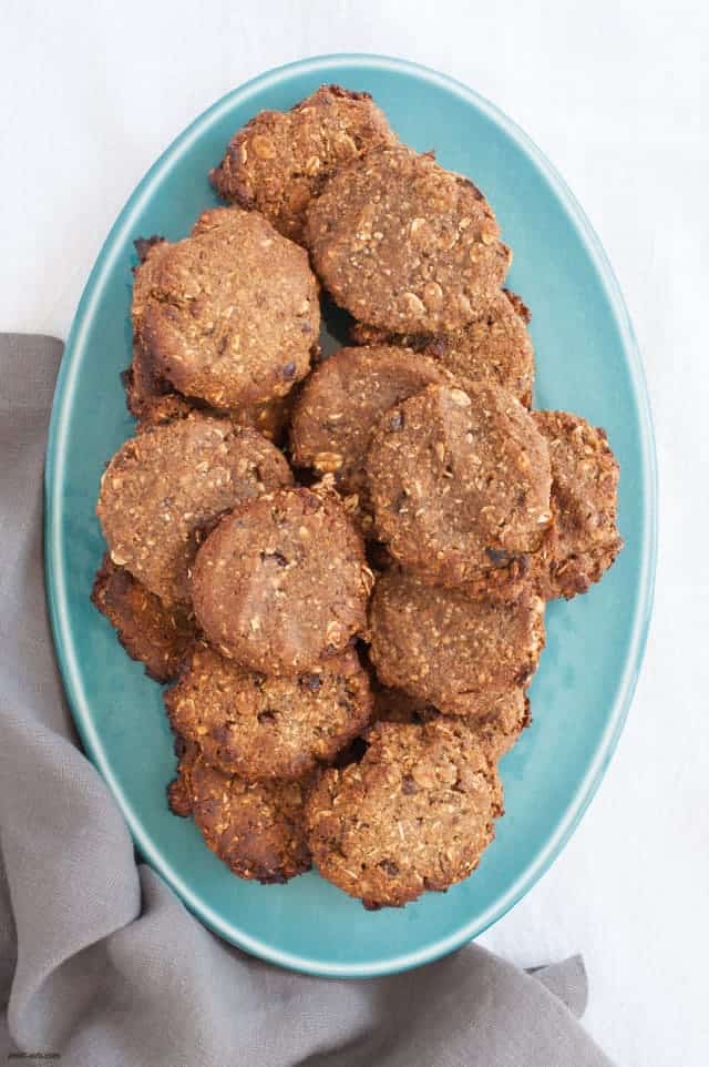 Clean up your post-workout snack with these vegan, gluten-free friendly Vegan Protein Cookies. | Vegan Protein Cookies from small-eats.com