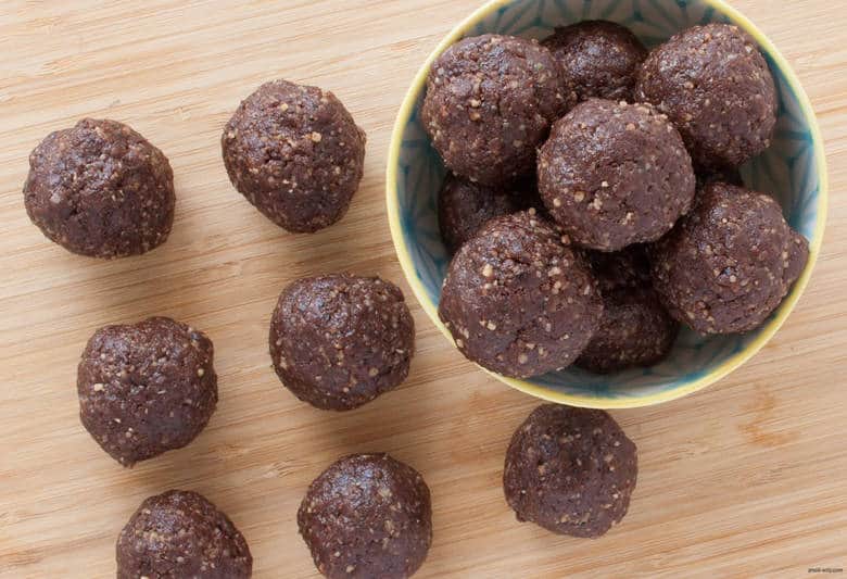 A sweet and protein-packed date ball boosted with collagen peptides and hemp seeds. | Cacao Hemp Tahini Date Balls from small-eats.com