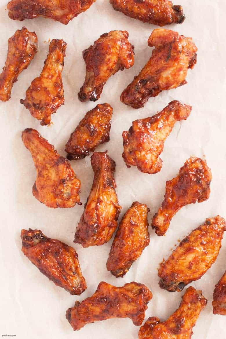 Enjoy the heat and the sweet from these gluten free, paleo friendly hot wings. | Sriracha Fig Hot Wings from small-eats.com 